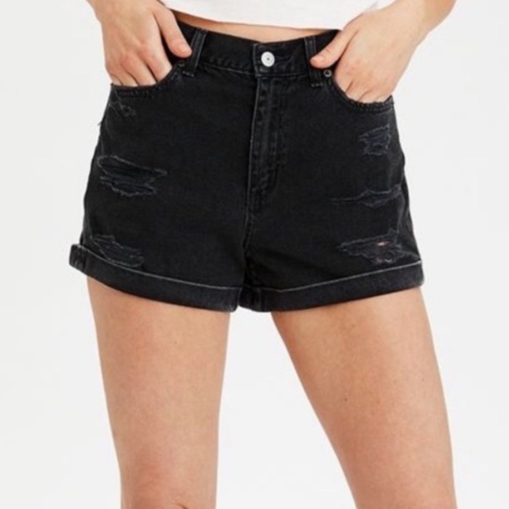 AMERICAN Eagle SIZE 8 DISTRESSED MOM jean SHORTS